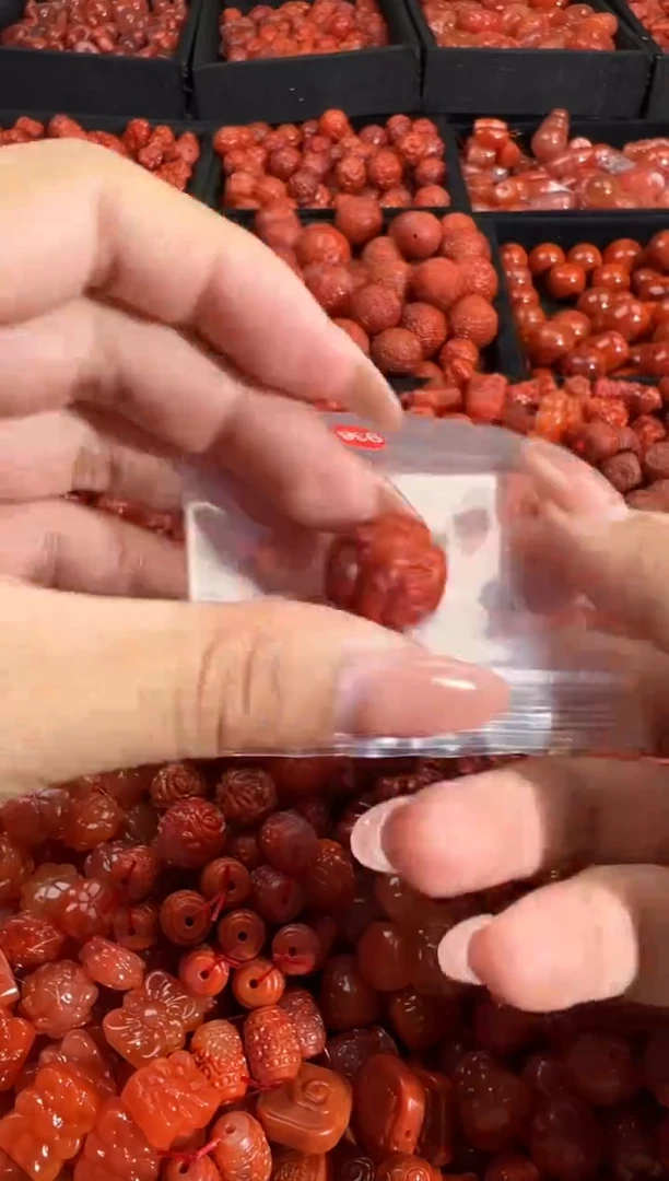 南红玛瑙未镶嵌颈饰1