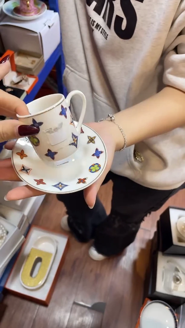 杯鸿辉家品牌瓷器，京东包邮！