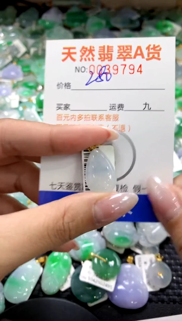 颈饰18K金镶嵌翡翠1111111111111111