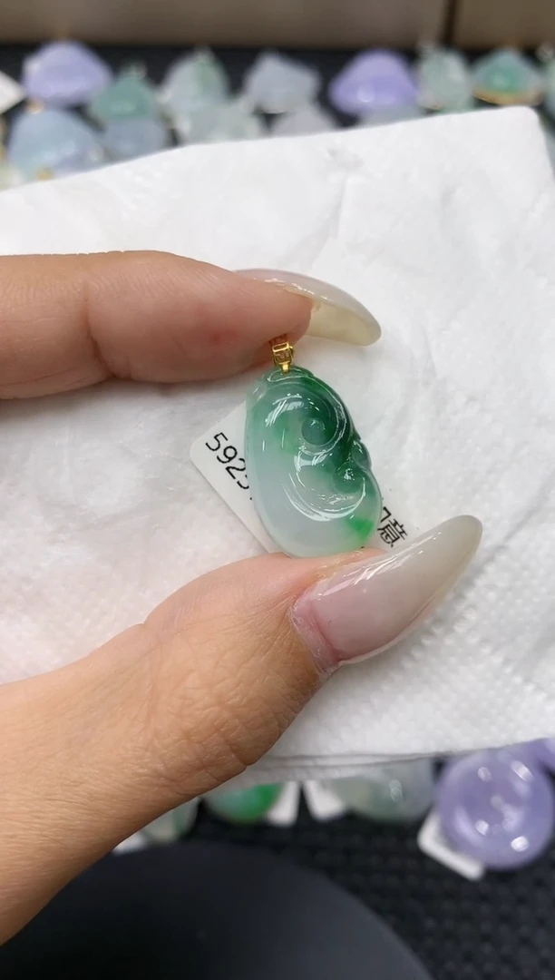 颈饰18K金镶嵌翡翠1111111111