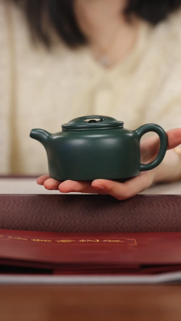 汪汪茶器 刘锡芬 牛盖莲子 墨绿泥 260cc 家用紫砂壶