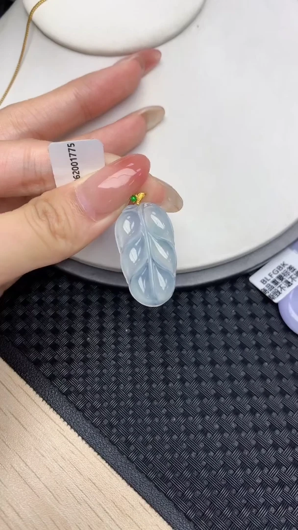 翡翠18K金镶嵌颈饰天然翡翠a货
