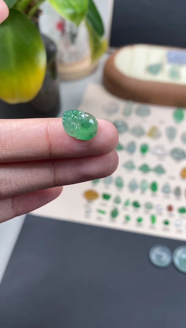 【闪购商品】翡翠颈饰未镶嵌翡翠冰飘绿裸石