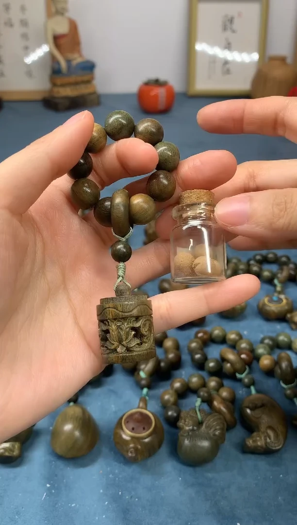 【闪购商品】维腊木（绿檀）把件西番莲香囊 送1瓶香丸