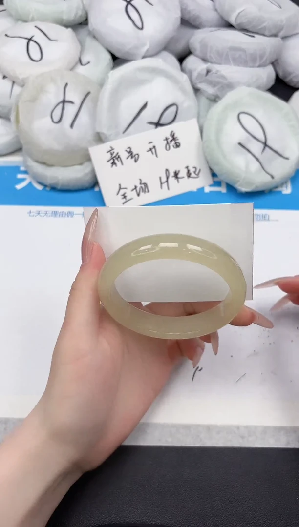 未镶嵌手镯石英质玉265-60