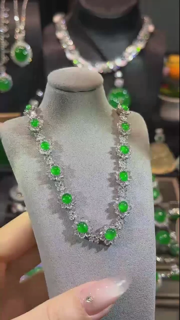 【闪购商品】翡翠颈饰18K金镶嵌吊坠