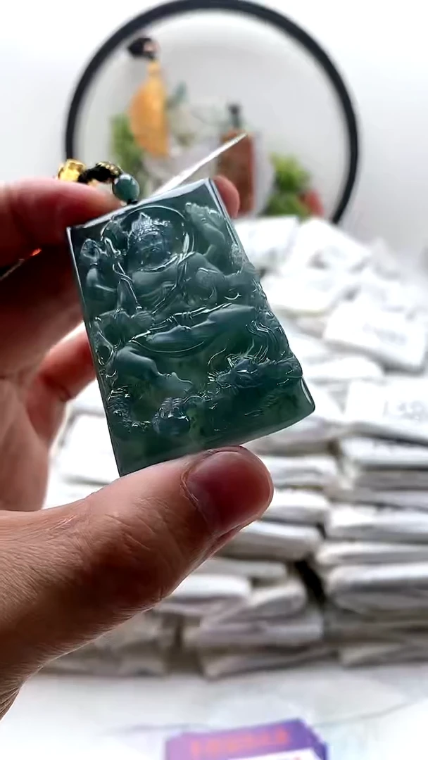 颈饰未镶嵌翡翠不动明王