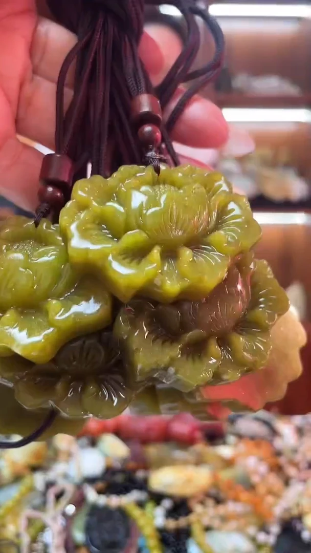 未镶嵌蛇纹石玉吊坠多样性发货，拍一发一拍二发二