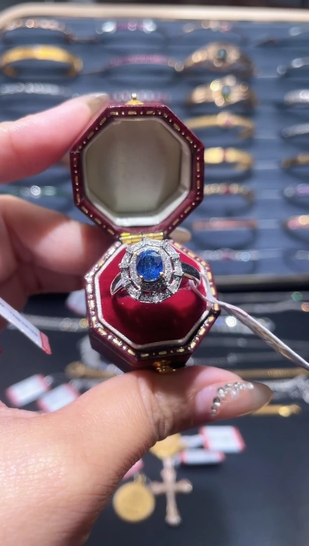 【闪购商品】蓝宝石戒指18K金镶嵌蓝宝石戒指