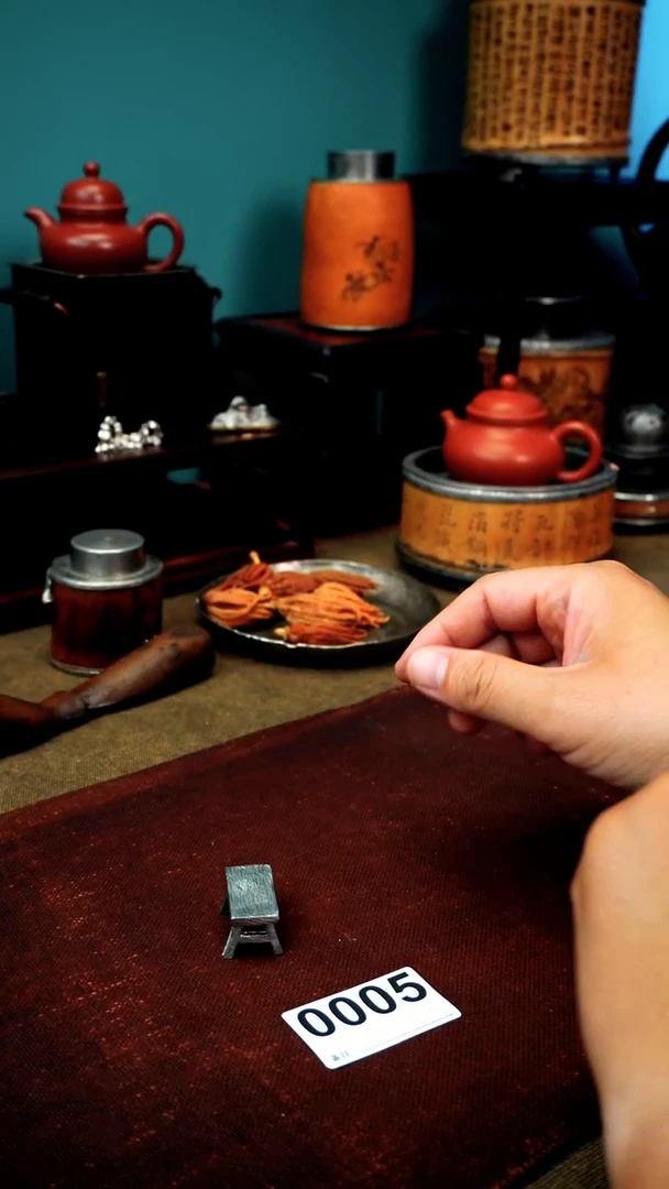 0005纯锡板凳搁置