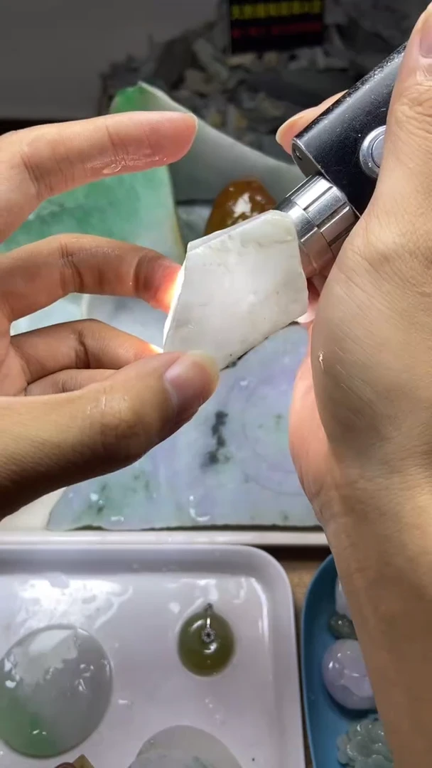 颈饰未镶嵌翡翠天然缅甸翡翠A货44