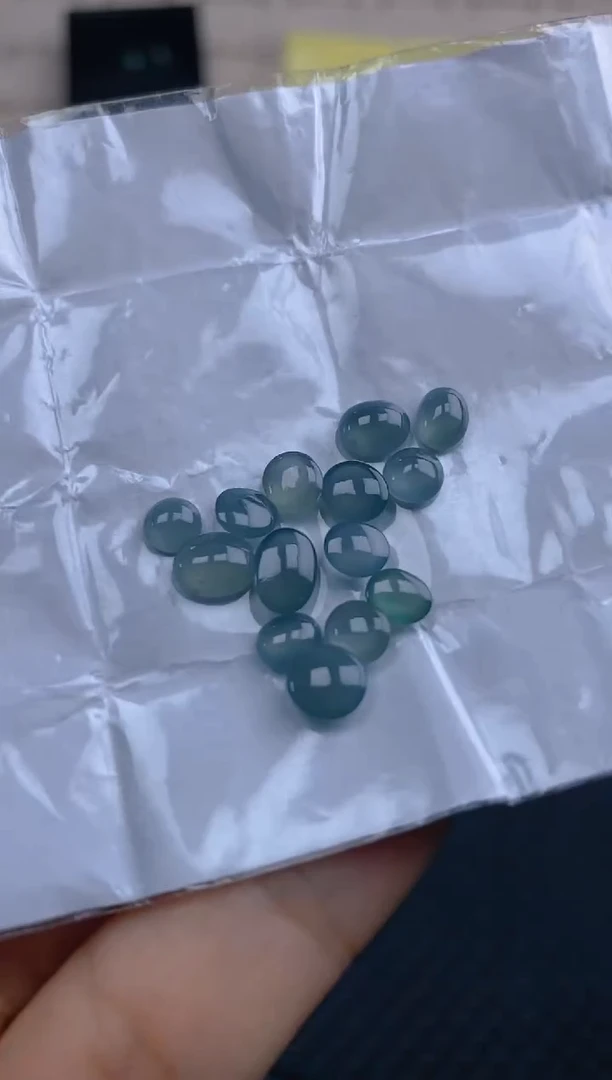 翡翠裸石天然翡翠蛋面9