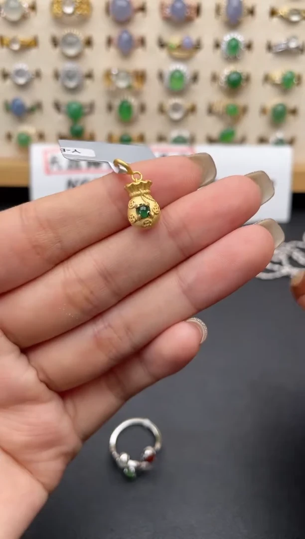 翡翠银S925镶嵌吊坠(不含链)留*一物一证一礼盒