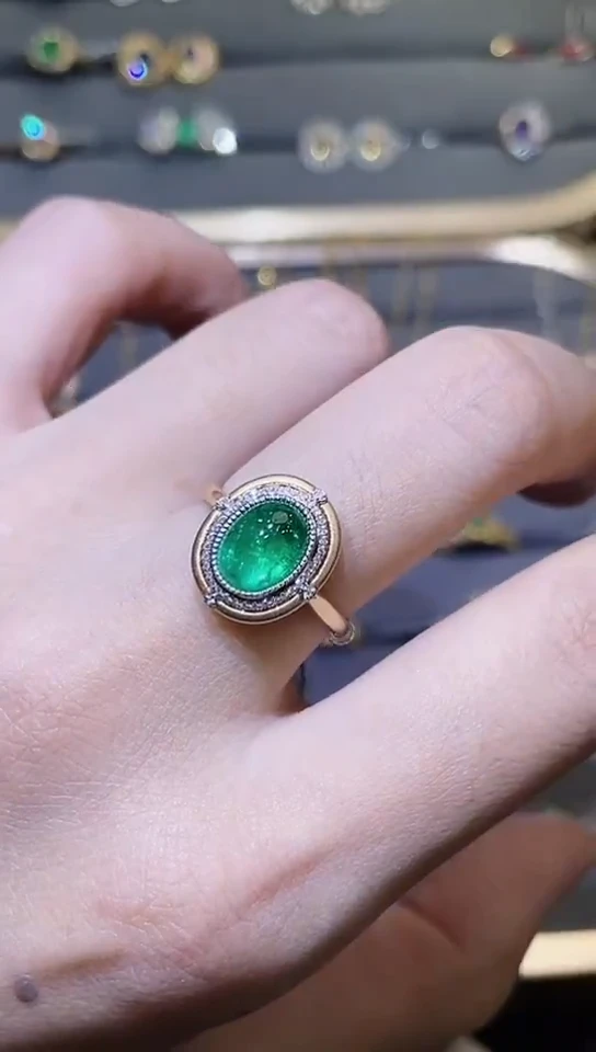 18K金镶嵌戒指祖母绿1.72ct