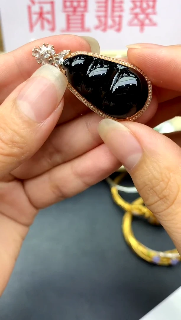 颈饰18K金镶嵌翡翠340 -中国好珍宝