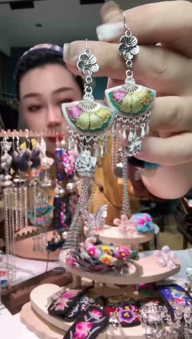 刺绣纯手工苗绣非遗耳环