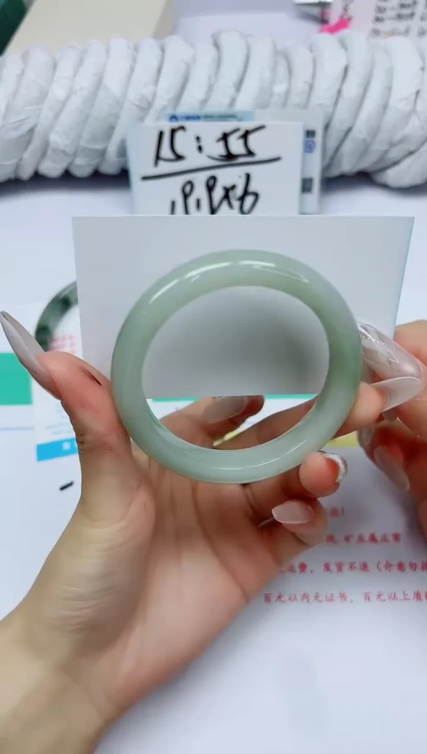 石英质玉手镯未镶嵌188/