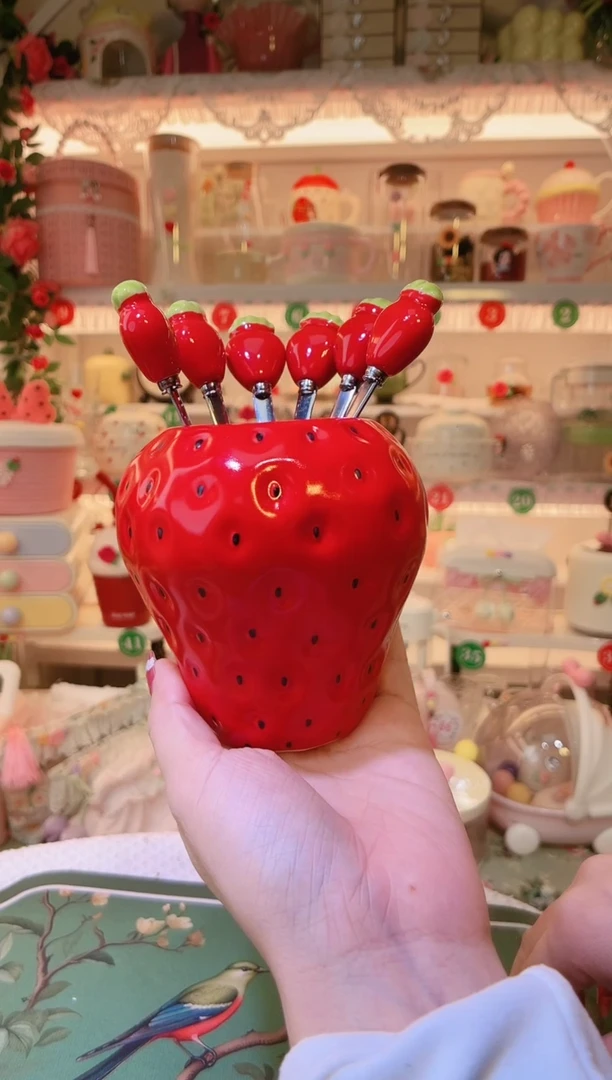 红色草莓水果叉——手工制作品质好！