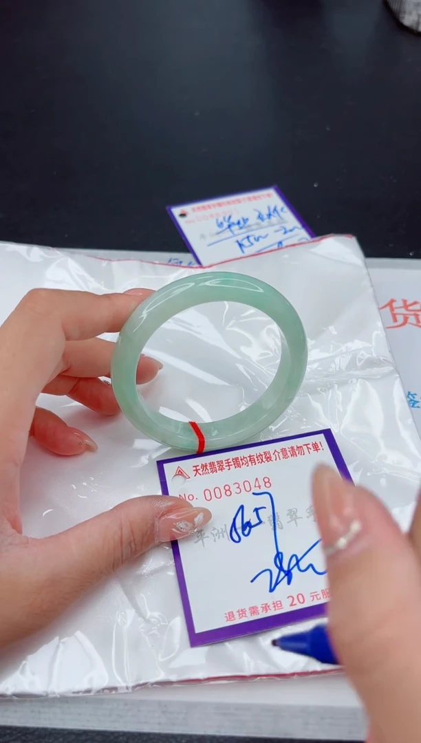 翡翠手镯未镶嵌1