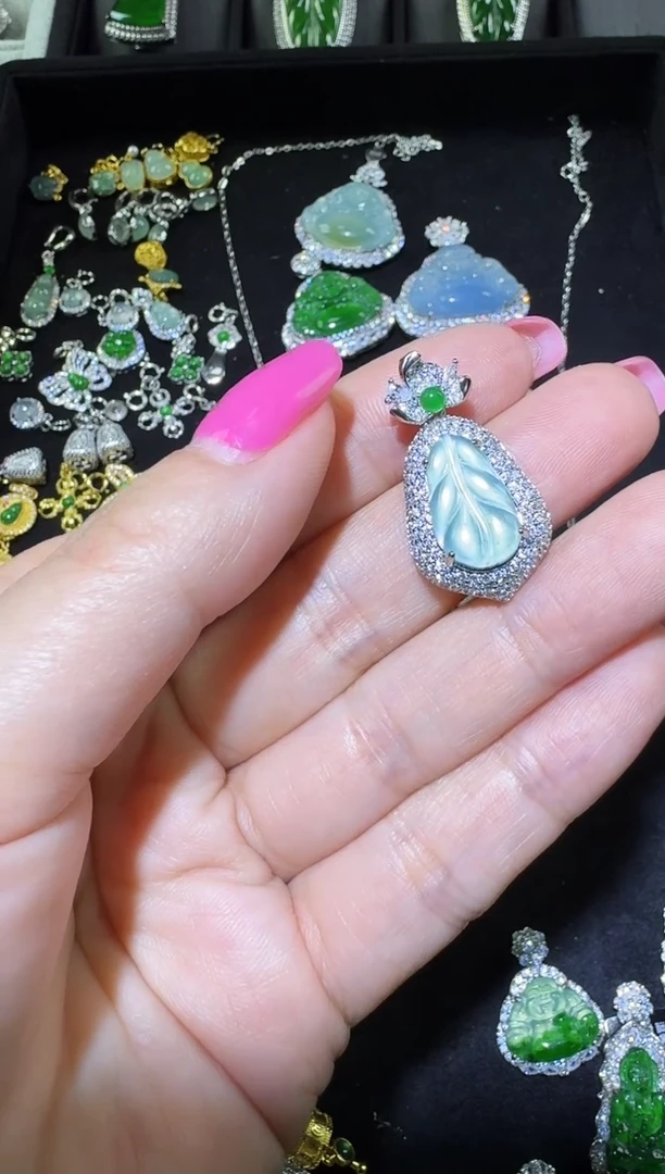 【闪购商品】翡翠吊坠(不含链)未镶嵌叶子