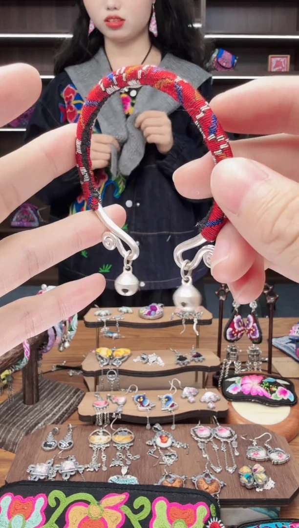 织绣29蒙阿苏苗绣传承店