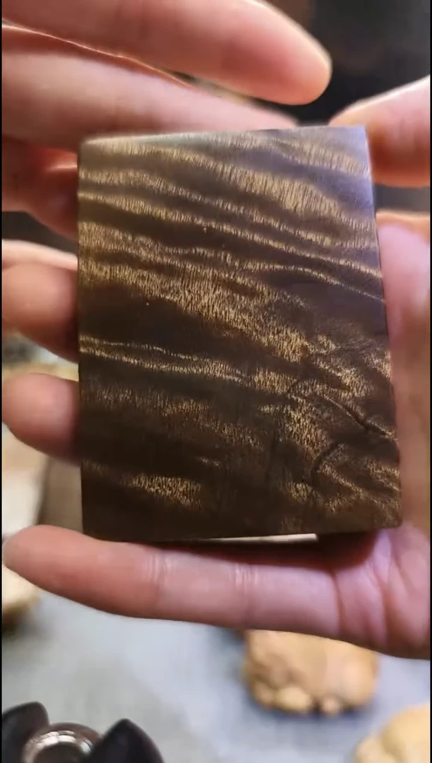 金丝      楠无事牌手把件