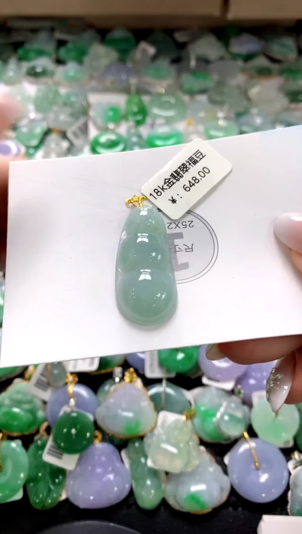 颈饰18K金镶嵌翡翠1111111111111111