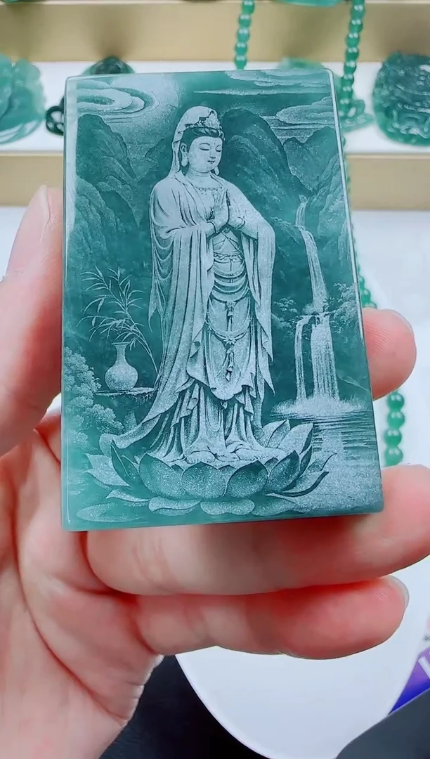 颈饰未镶嵌翡翠方观音