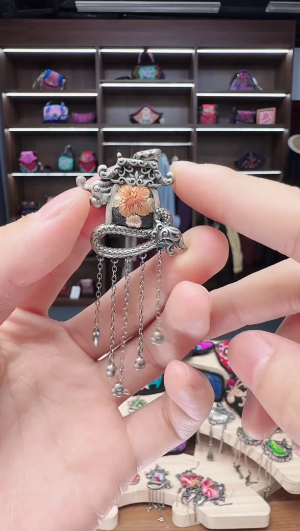 织绣29蒙阿苏苗绣传承店