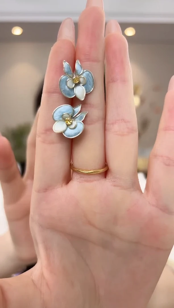 刺绣蝴蝶兰掐丝绒花耳钉