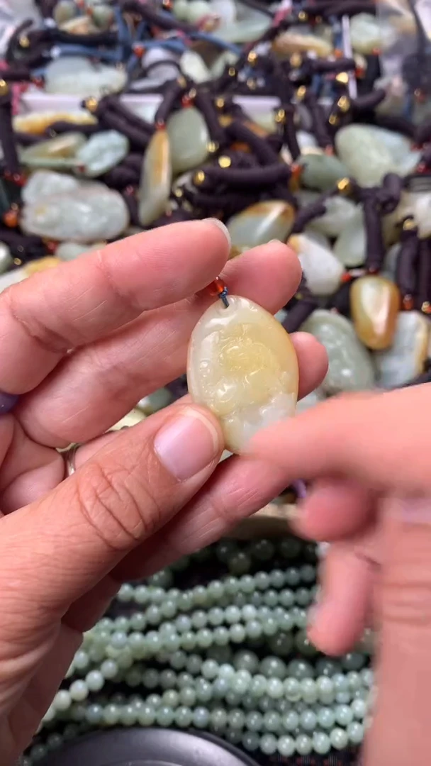 【闪购商品】和田玉颈饰未镶嵌多样性发货没有证书拍一发一有瑕