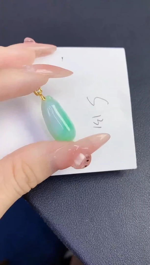 颈饰未镶嵌翡翠缅甸天然翡翠A货
