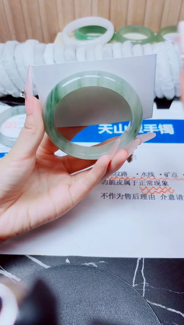 未镶嵌手镯石英质玉67/62.2