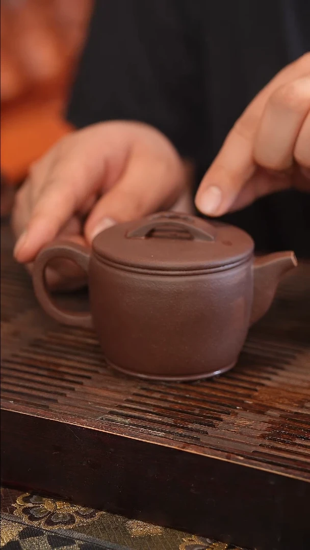 茶壶紫砂乡**忆汉瓦 半手工 紫泥 18目 220cc