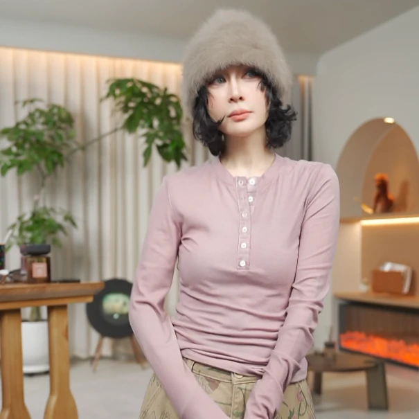 PanYiXiu/潘依绣【甜心教主】羊毛天丝软糯排扣圆领长袖T恤M8148