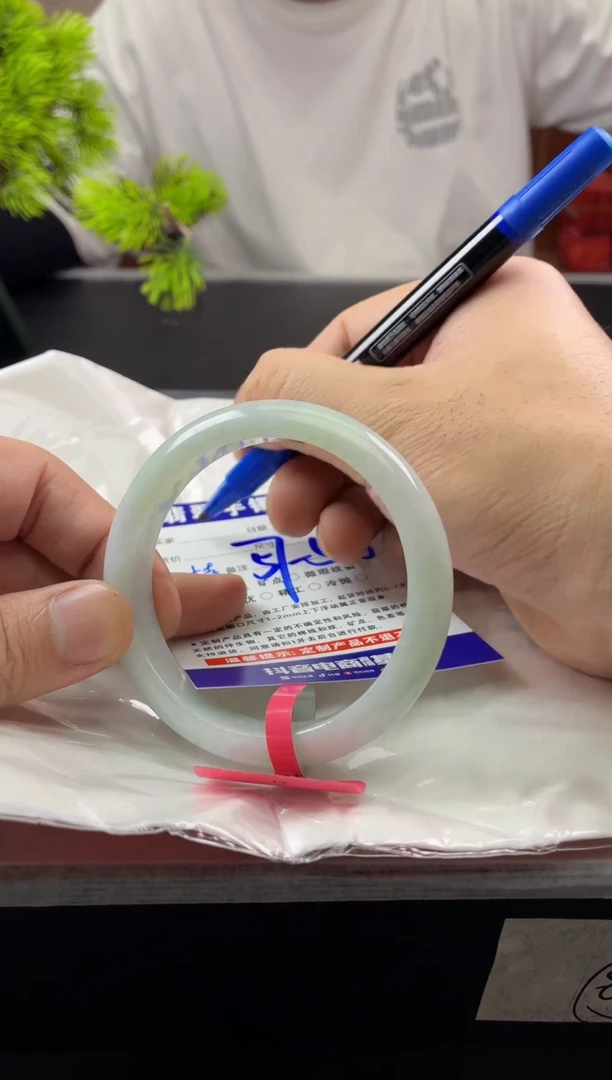 翡翠手镯未镶嵌纯天然A货翡翠手镯