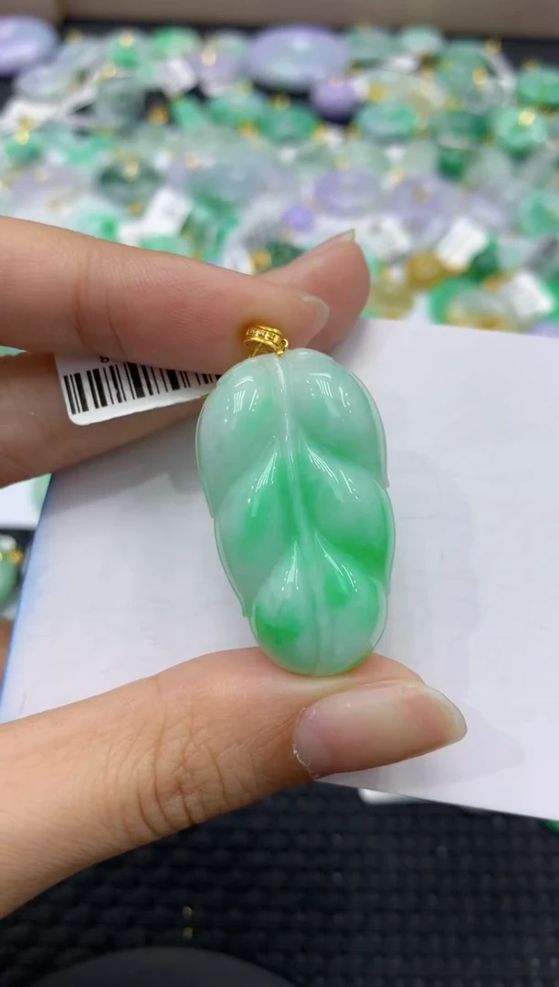 颈饰18K金镶嵌翡翠天然缅甸翡翠A货