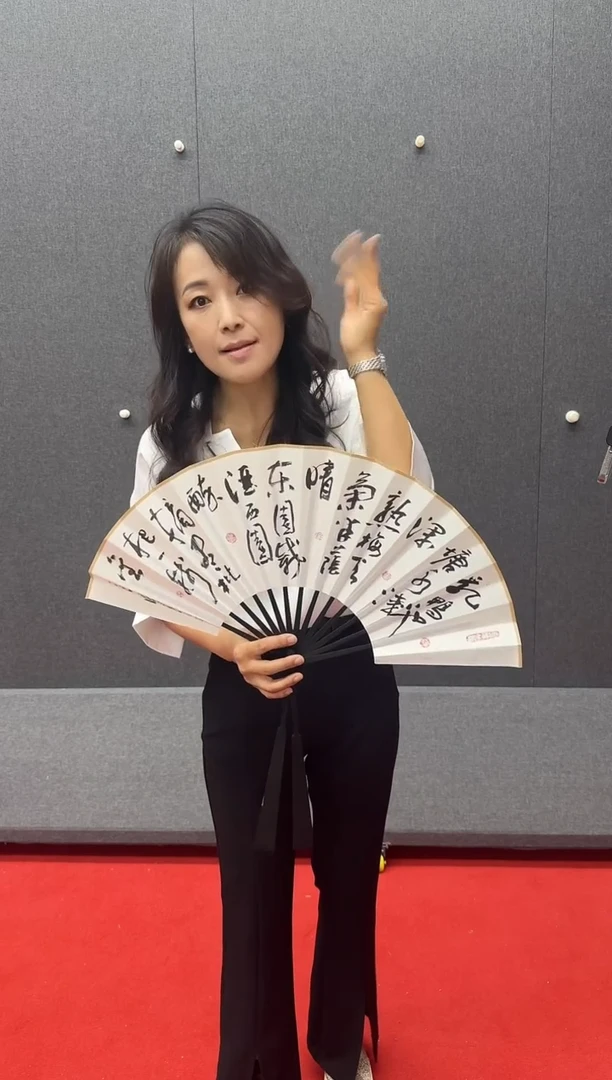 炳山艺术---卢晓星书法作品乳鸭池塘扇子