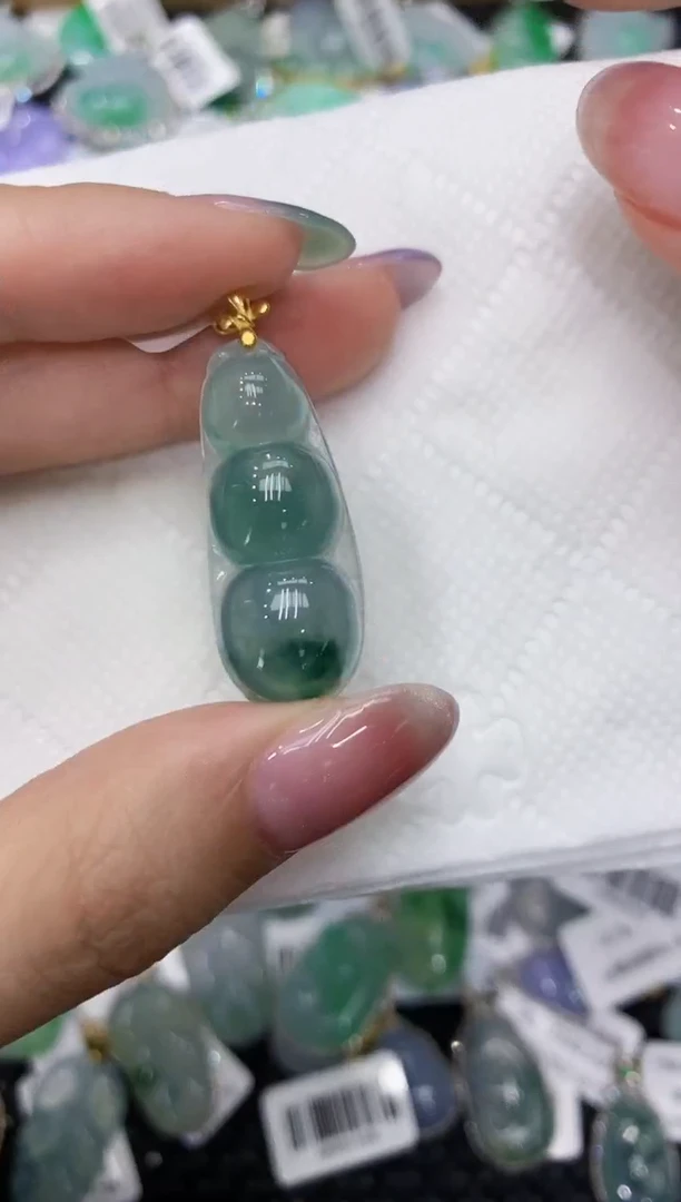 翡翠18K金镶嵌颈饰111111111111