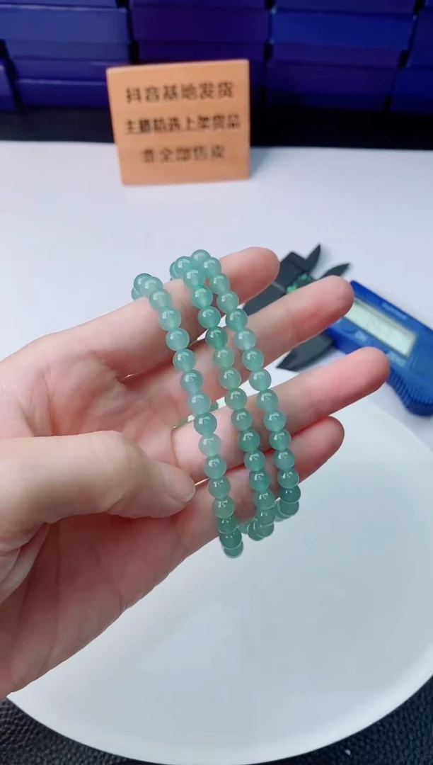 颈饰未镶嵌翡翠  `
