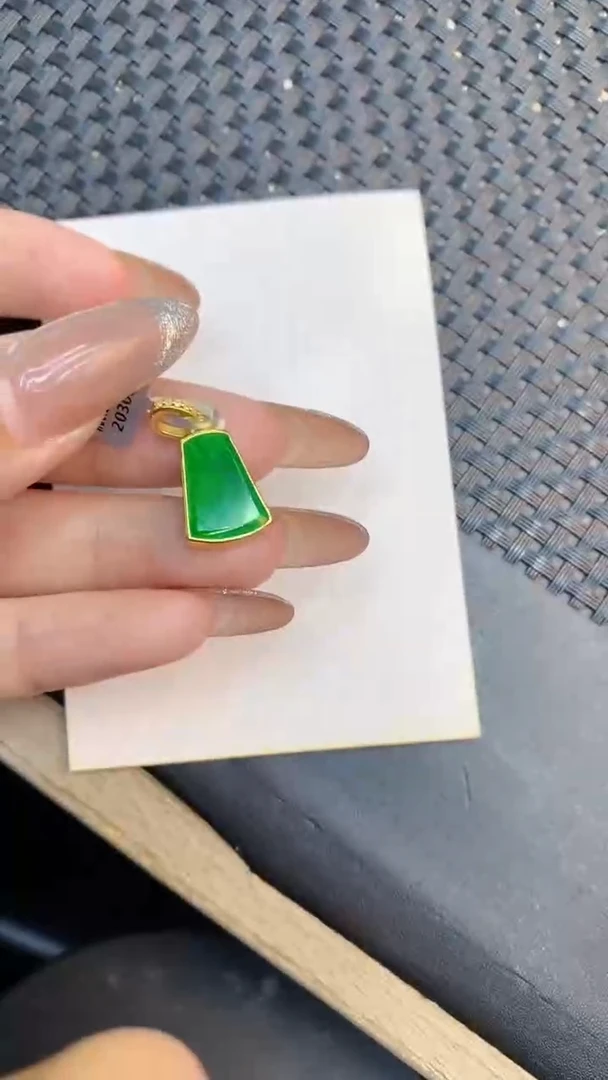 颈饰未镶嵌翡翠1