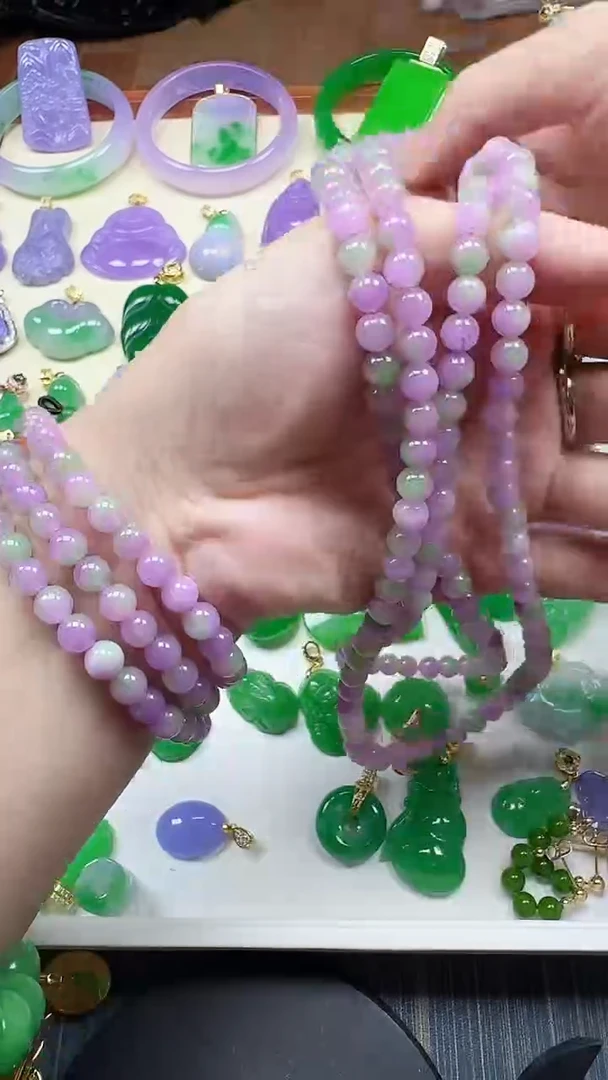 颈饰未镶嵌翡翠三圈春彩手串