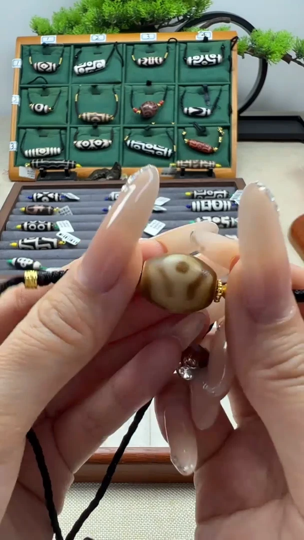 玛瑙/玉髓（覆膜）颈饰合金52微瑕随机发货