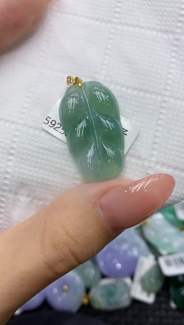 颈饰18K金镶嵌翡翠111111111111