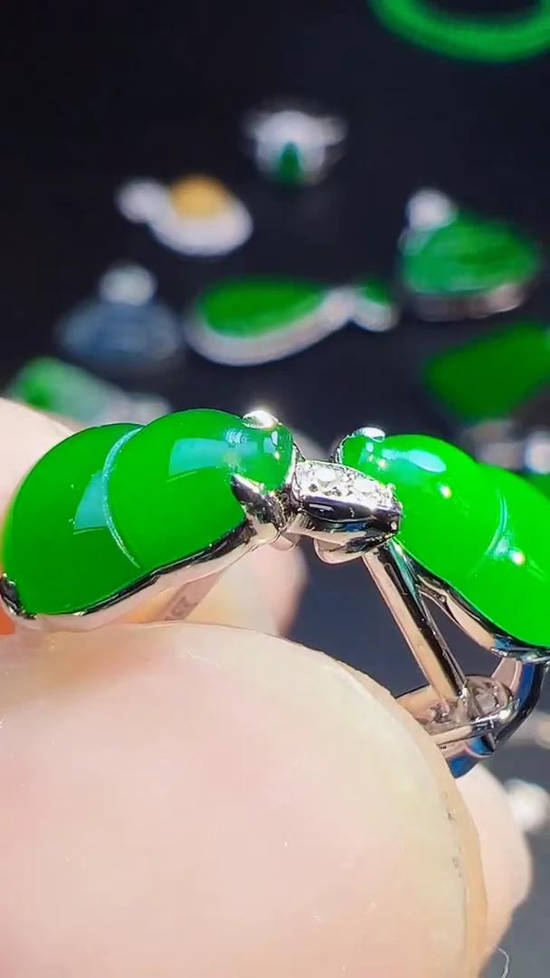 18K金镶嵌翡翠耳饰呀*翡翠