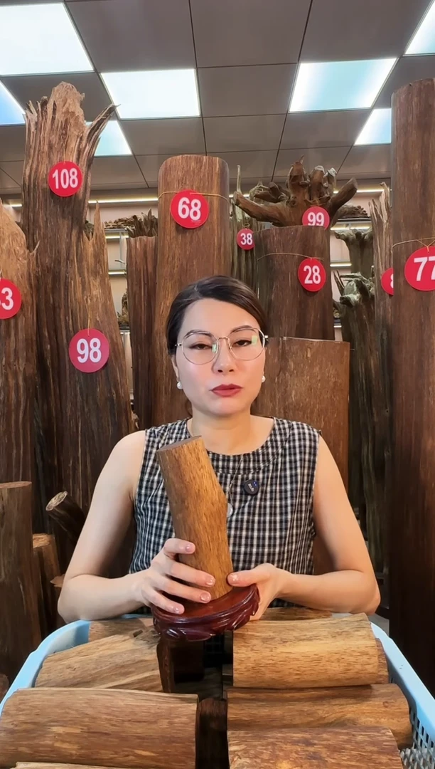 沉香碎屑沉香沉香原料摆件工艺品一百元以上带底座