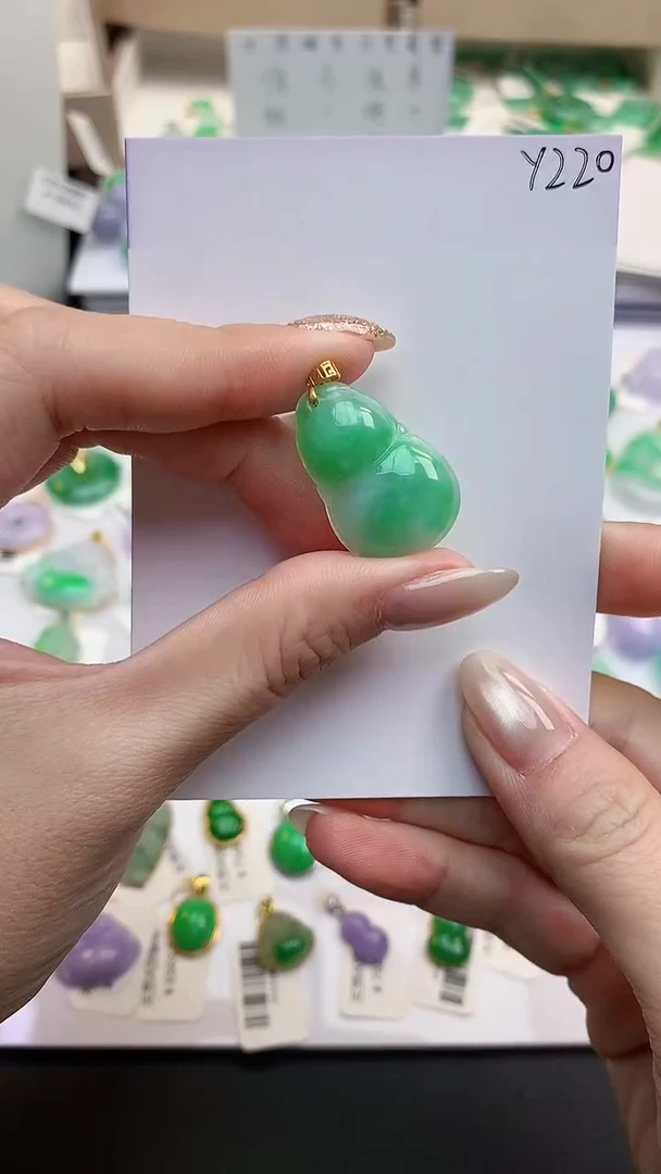 颈饰18K金镶嵌翡翠天然缅甸A货翡翠