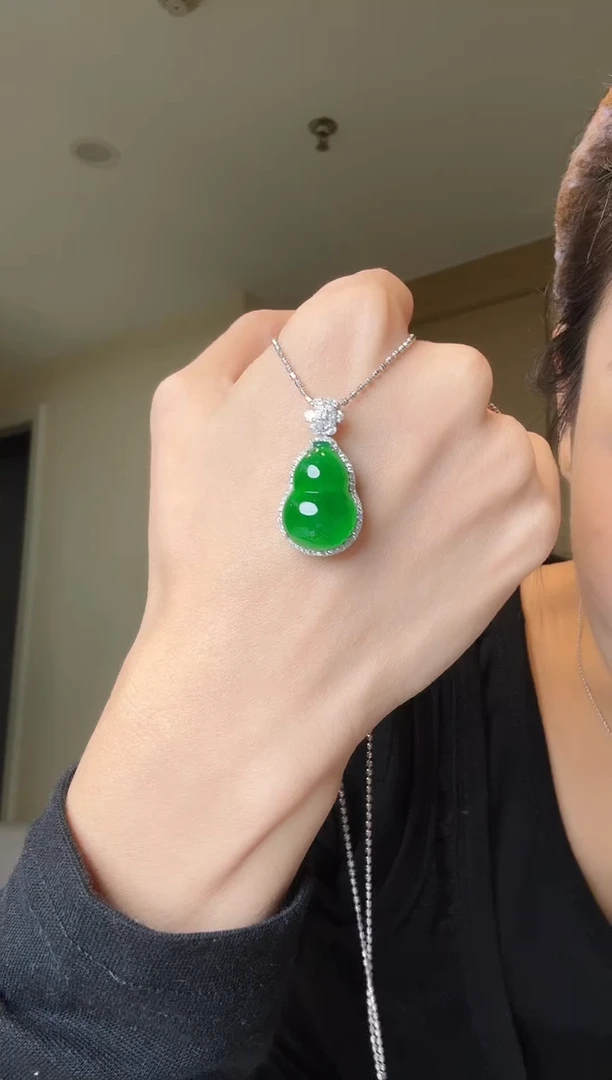 【闪购商品】翡翠吊坠(不含链)18K金镶嵌天然翡翠吊坠1