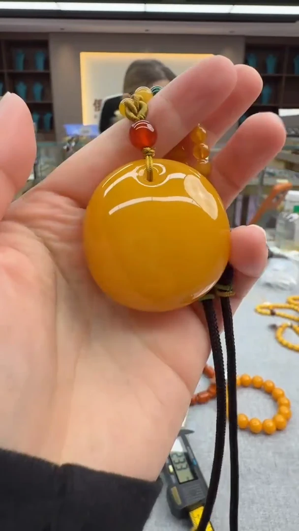 琥珀颈饰未镶嵌357秒拍号 假一罚三