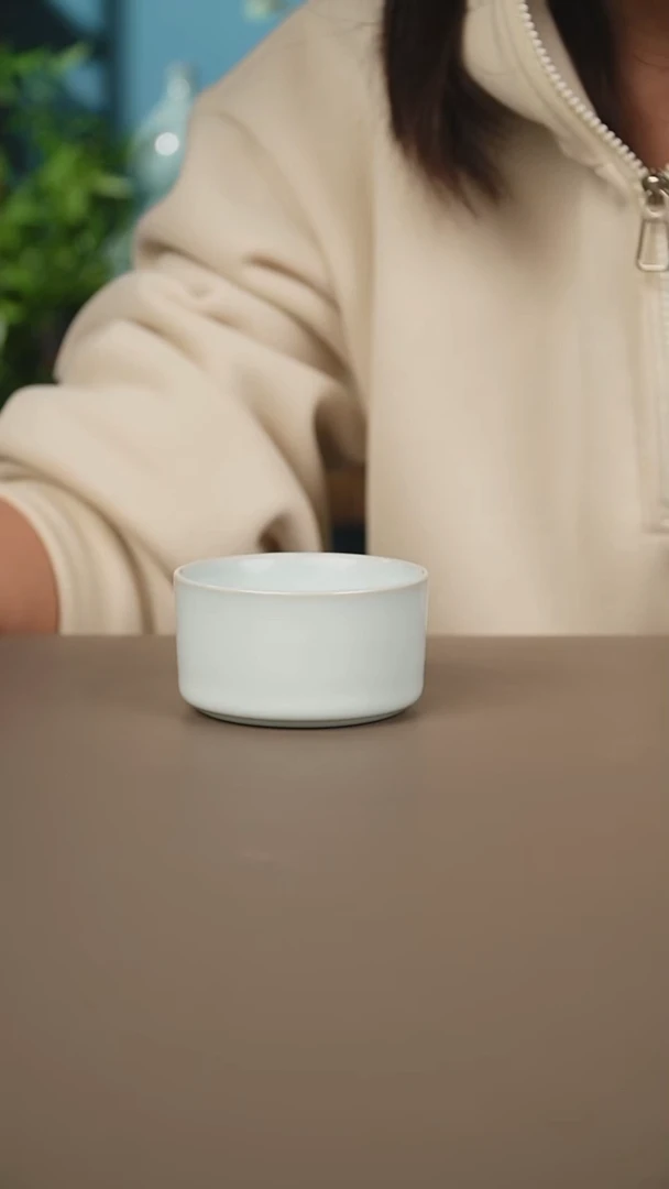 奎奎月白直筒杯微暇